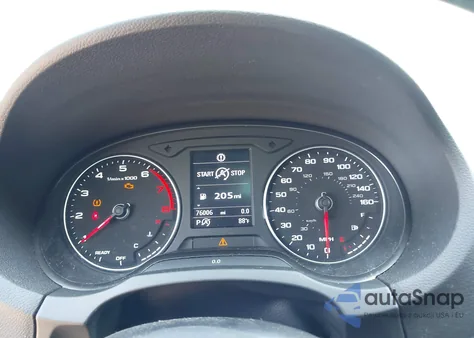 2018 Audi A3 2.0T Premium/2.0T Tech Premium z USA, uszkodzony, nr VIN WAUAUGFF8J1004786